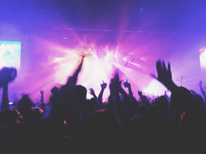 Screenshot_2019-04-26 Free Image on Pixabay - Concert, Music, Crowd, Dancings