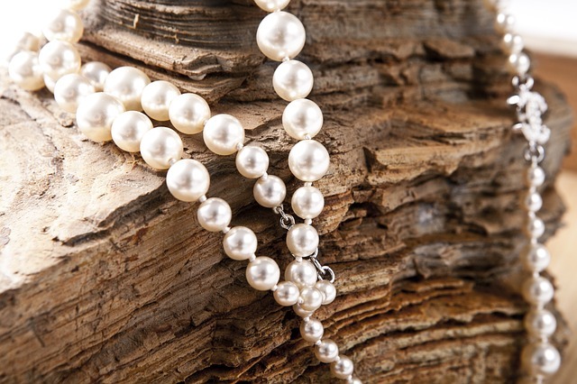 how to tell if pearls are real