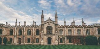 How to Choose a University or College for International Students