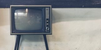 Tips for Turning Your Old TV into a Streaming SmartTV