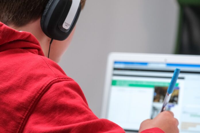 Photo by Compare Fibre person in red shirt wearing black and gray headphones
