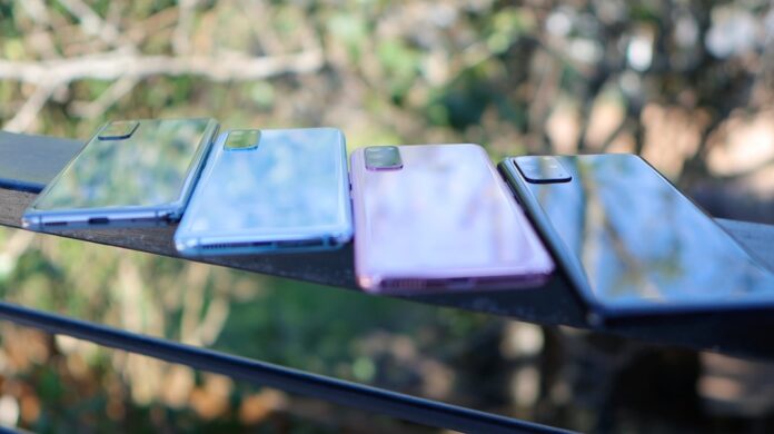 Photo by Daniel Romero blue and black smartphone case