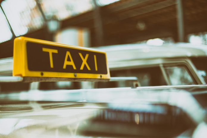 Photo by Peter Kasprzyk black and yellow Taxi signage
