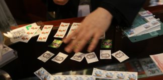 Australian Review of the Casinonic Casino Gaming Platform: What You Need to Know a person playing a game of cards on a table
