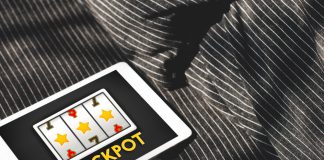 Online Slots, Casual Play, and How Digital Entertainment Keeps Getting Smaller