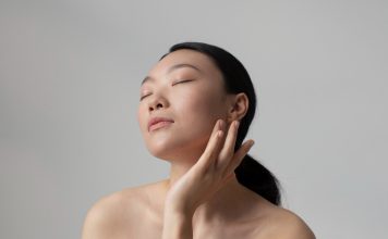 How to Build an Anti-Aging Skincare Routine with Light Therapy