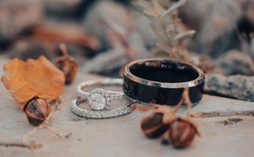 a couple of wedding rings sitting on top of a rock