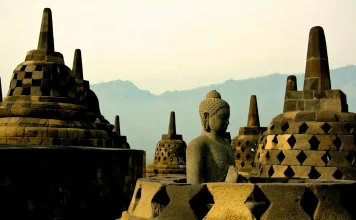Why Seasoned Travelers Are Booking Small Ship Voyages Over Resort Stays in Indonesia