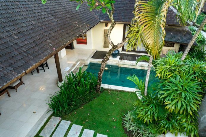 A house with a pool in the middle of it